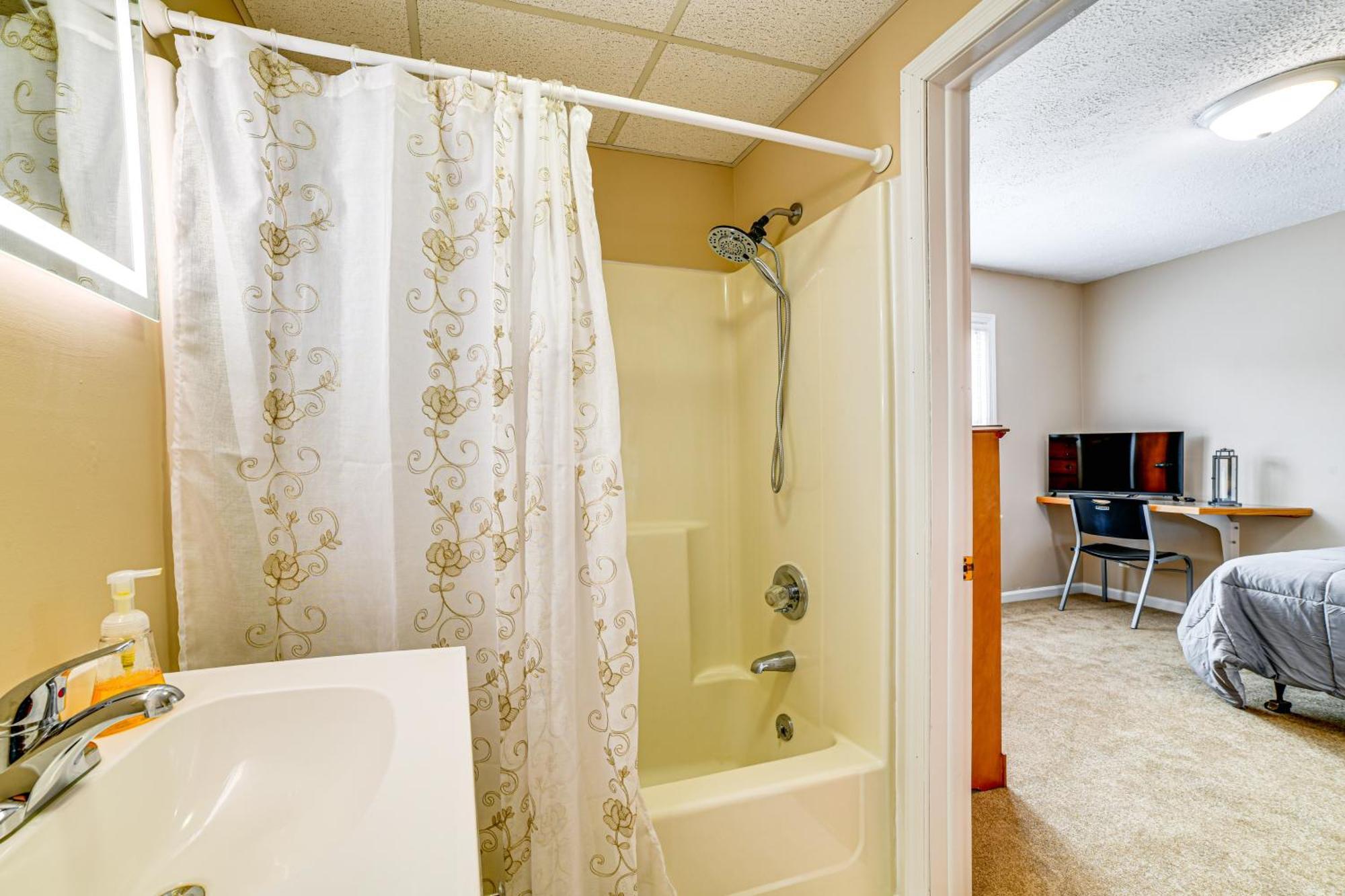 Less Than 2 Mi To Suny Cortland Unit With Private Parking Exteriör bild